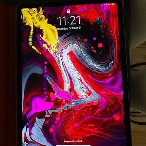 Apple iPad Pro 11in 256 gb!! Very great condition!